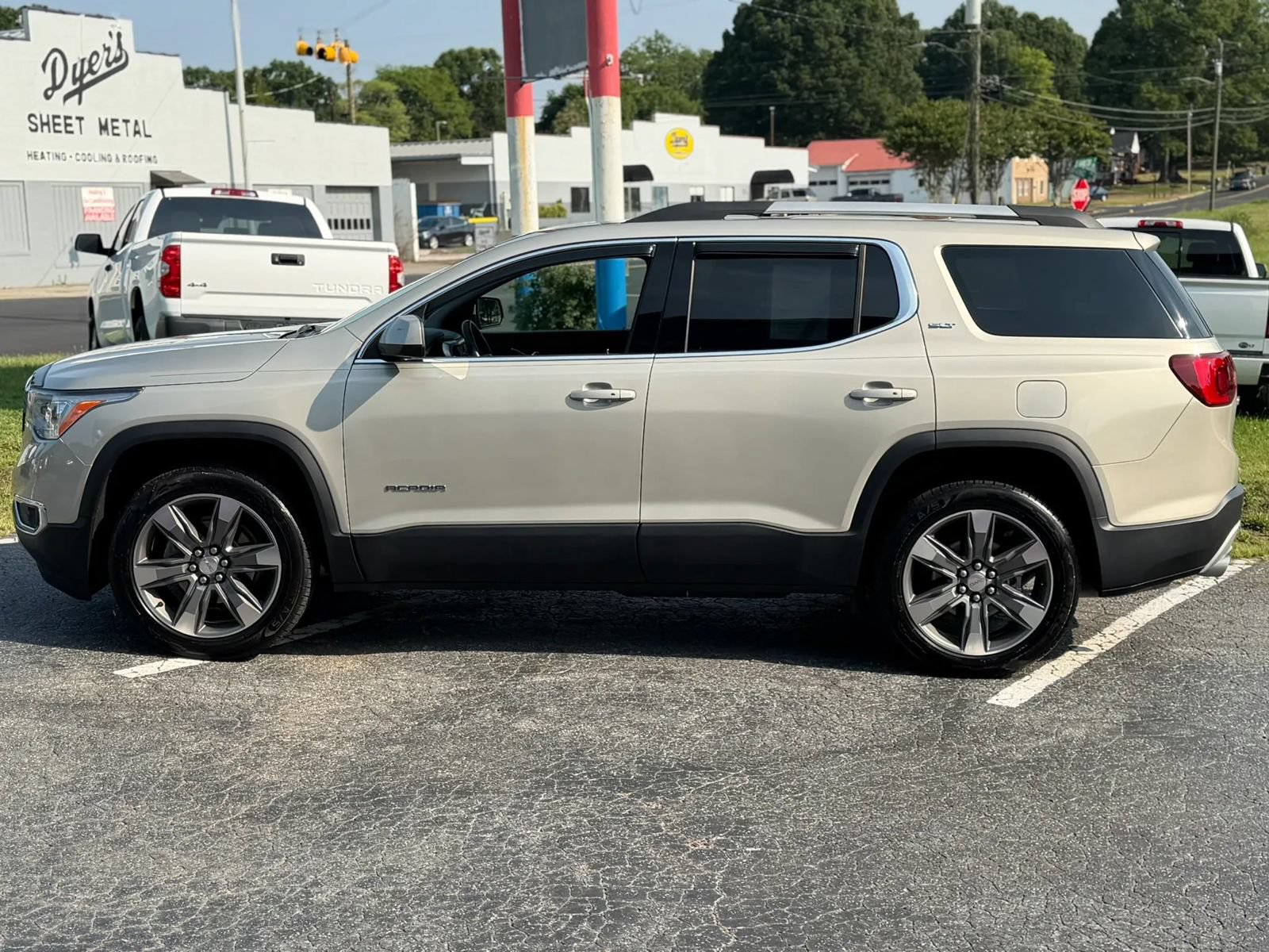 Used 2017 GMC Acadia SLT FWD image 8