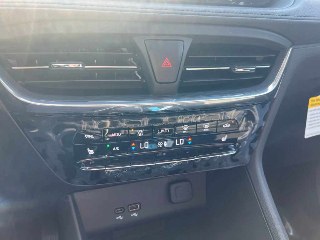 Used 2025 Buick Encore GX Avenir w/ Avenir Technology Package AWD/4WD image 12