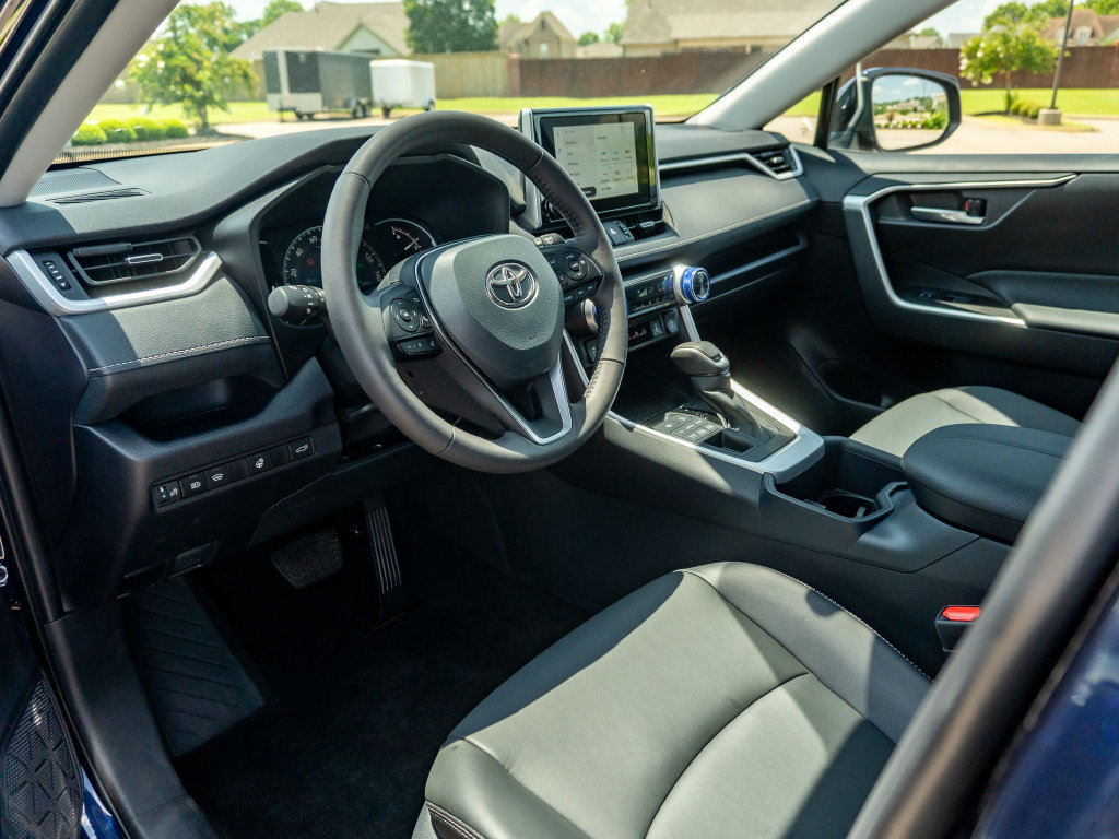 Used 2025 Toyota RAV4 XLE Premium w/ Weather Package AWD/4WD image 11