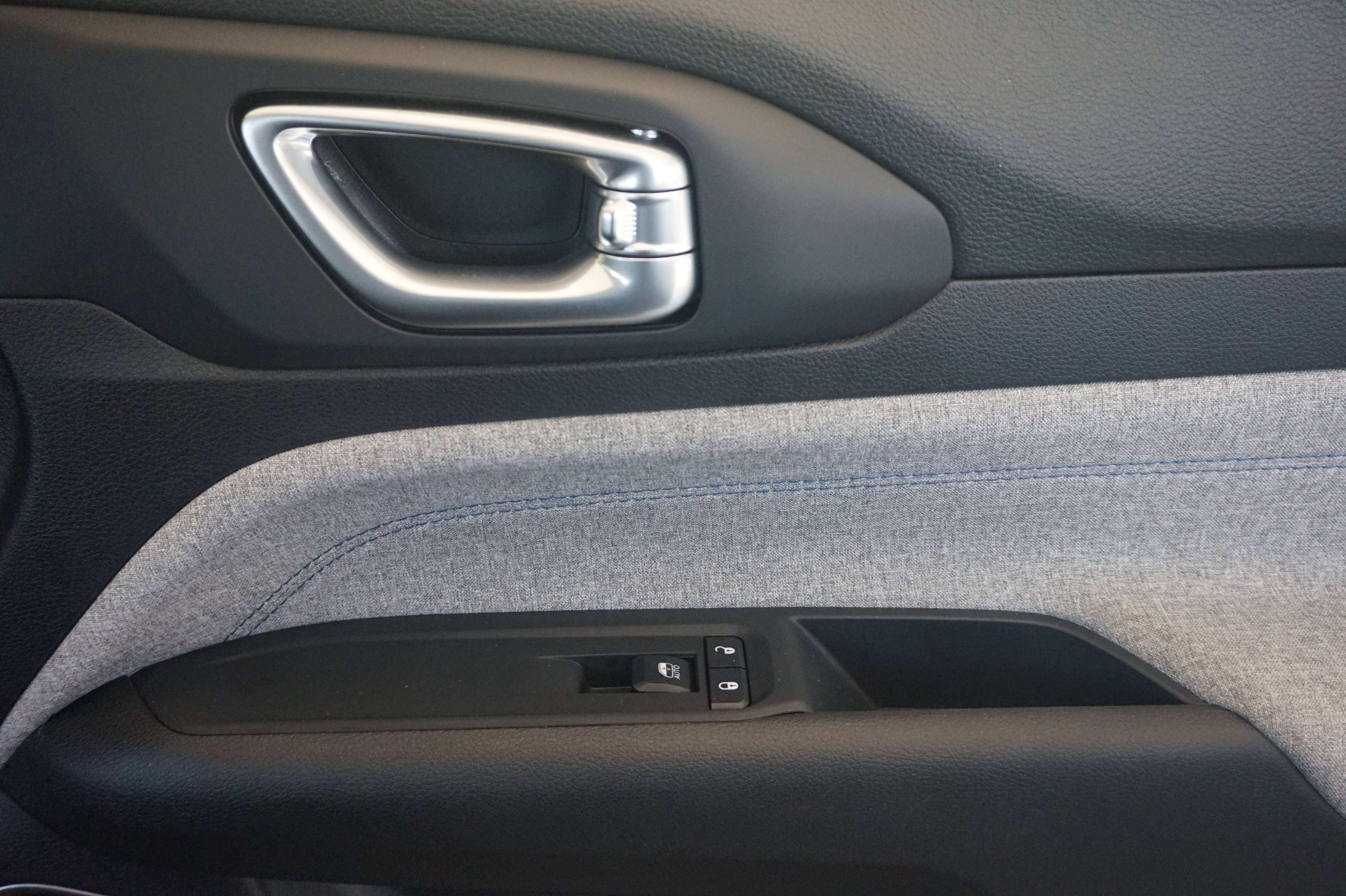 Used 2023 Jeep Compass Sport image 22