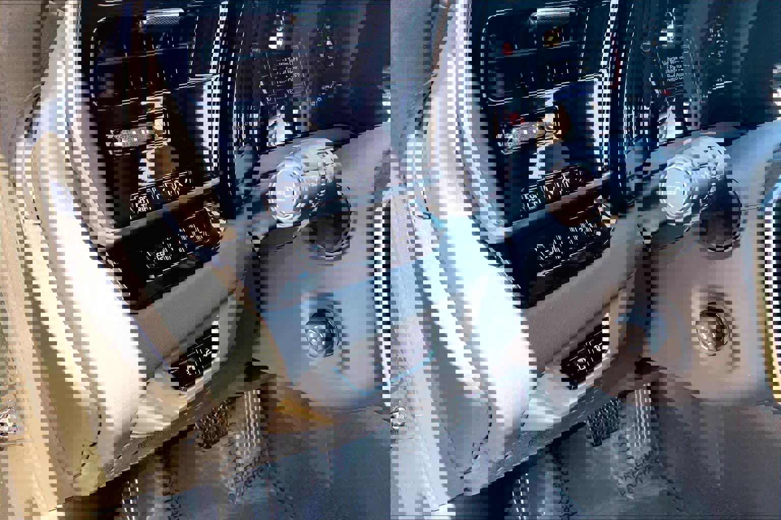 Used 2025 Lexus RX 350 Premium w/ Accessory Package AWD/4WD image 36