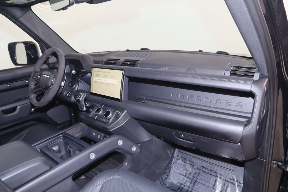 Used 2023 Land Rover Defender 110 V8 AWD/4WD image 41