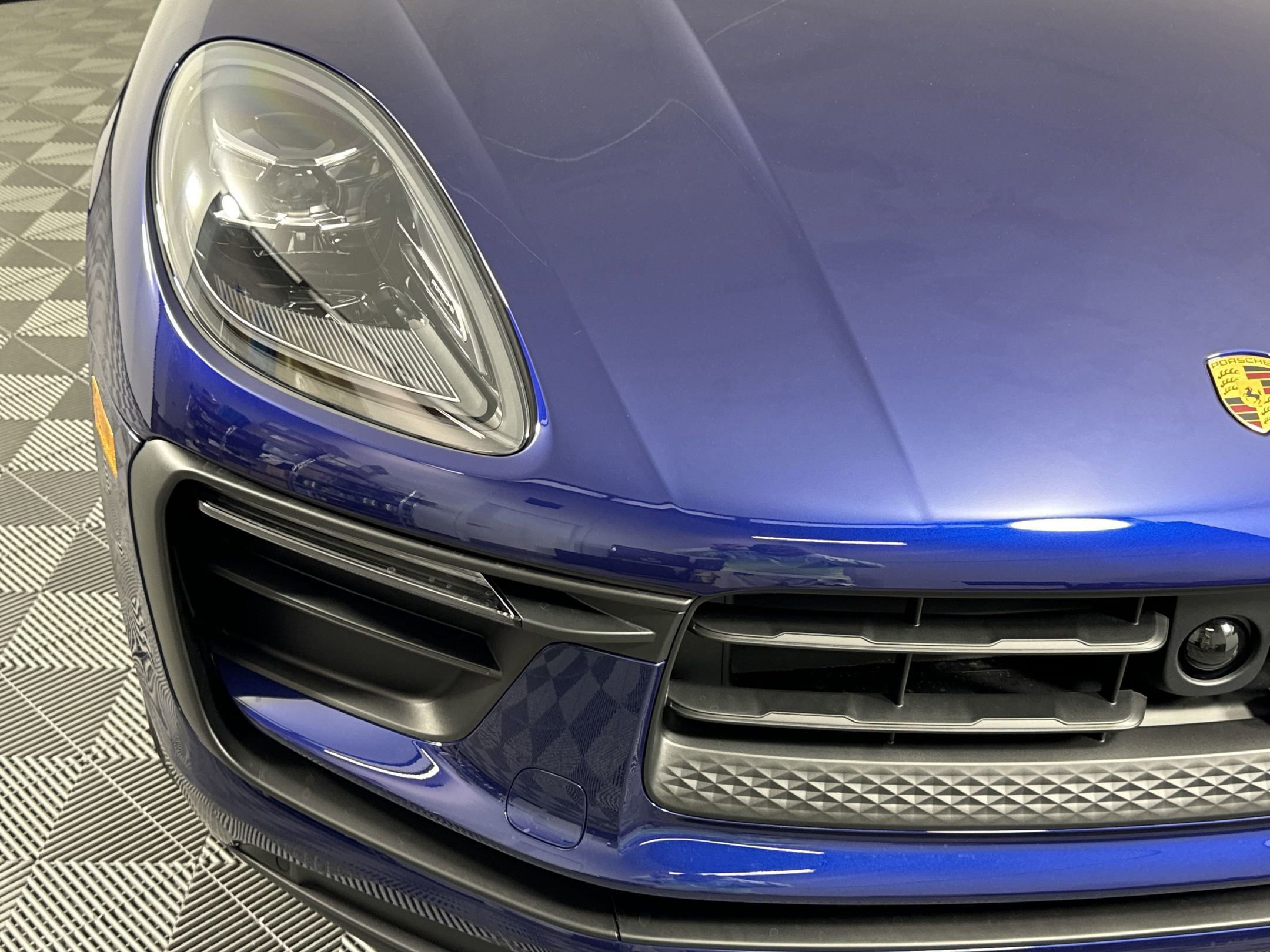 Certified 2025 Porsche Macan image 11