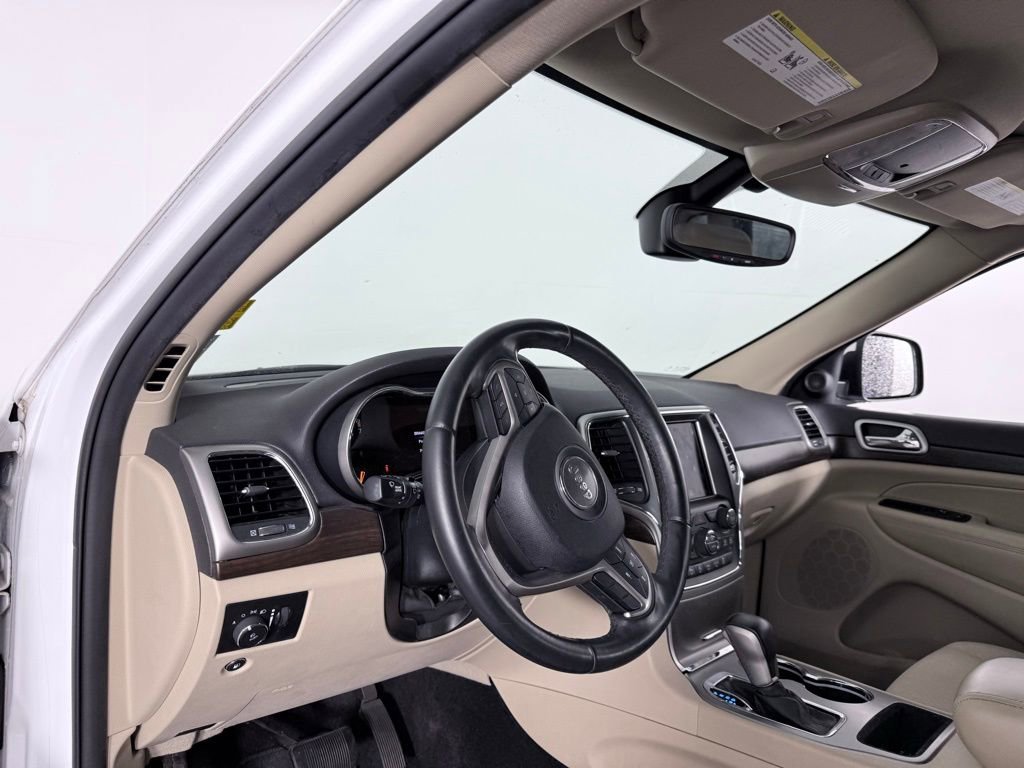 Used 2018 Jeep Grand Cherokee Laredo image 25