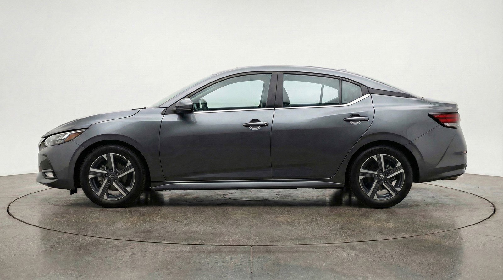 Used 2025 Nissan Sentra SV FWD image 5