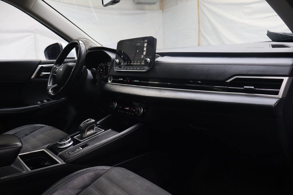 Used 2022 Mitsubishi Outlander SE image 11