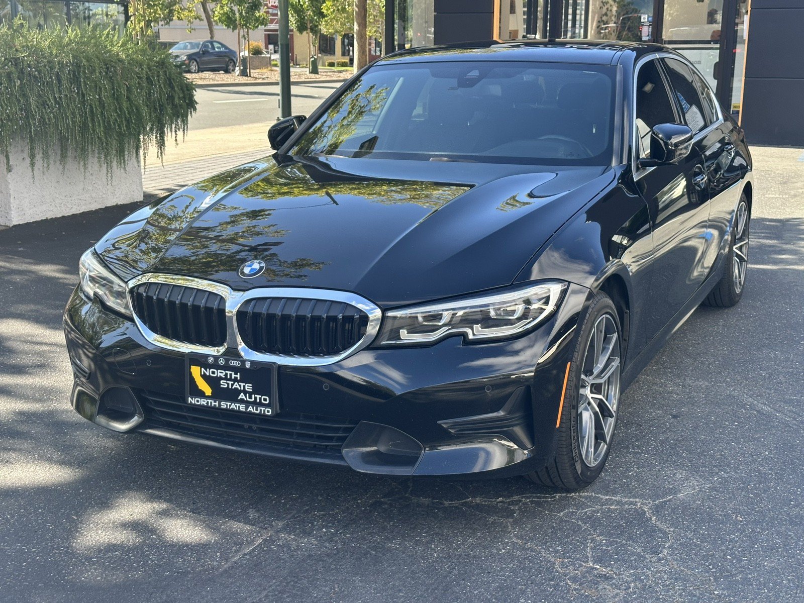 Used 2019 BMW 330i Sedan w/ Convenience Package RWD image 4