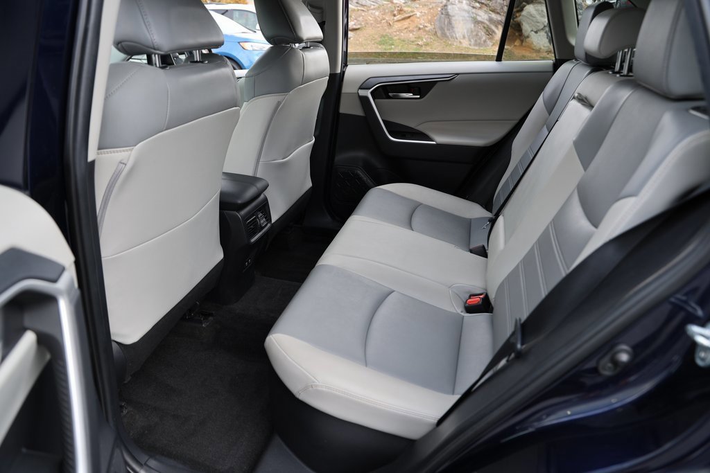 Used 2021 Toyota RAV4 XLE Premium image 21