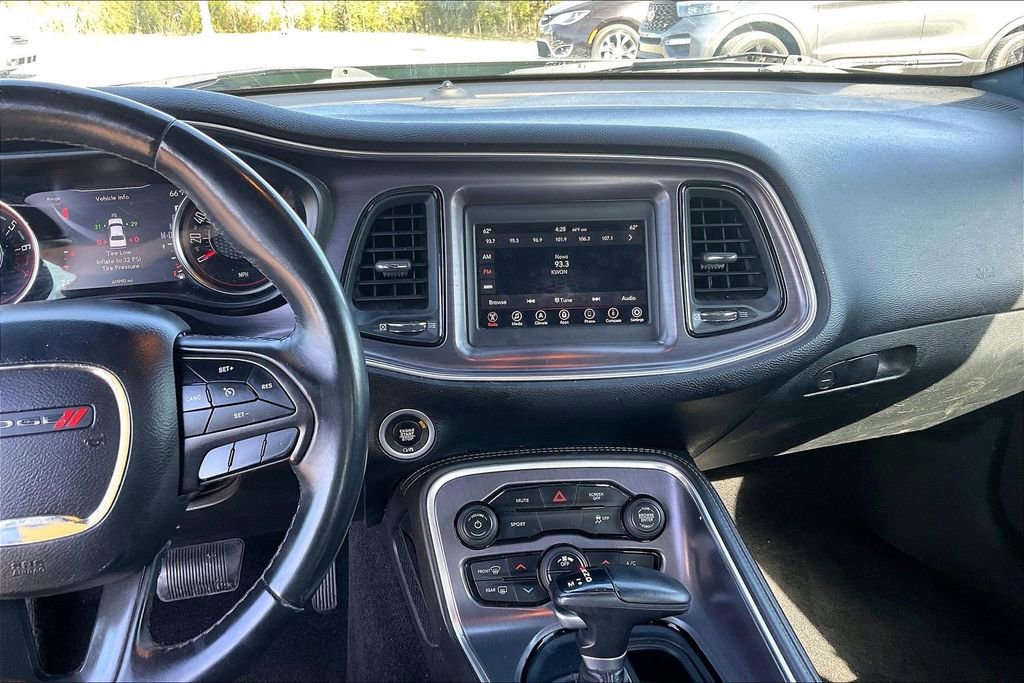 Used 2018 Dodge Challenger SXT image 5