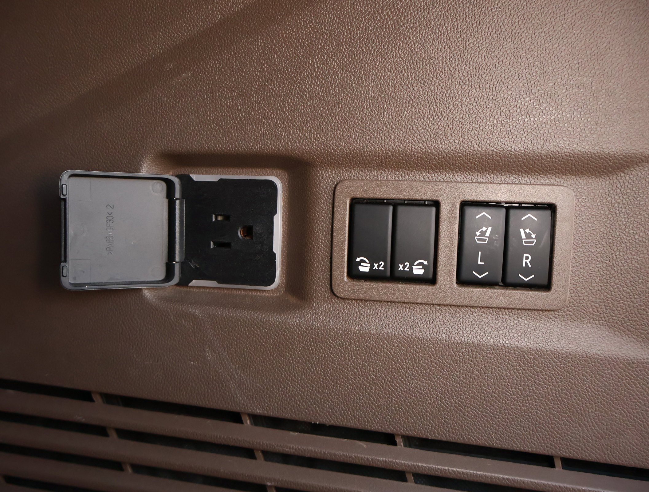 Used 2021 GMC Yukon Denali image 29