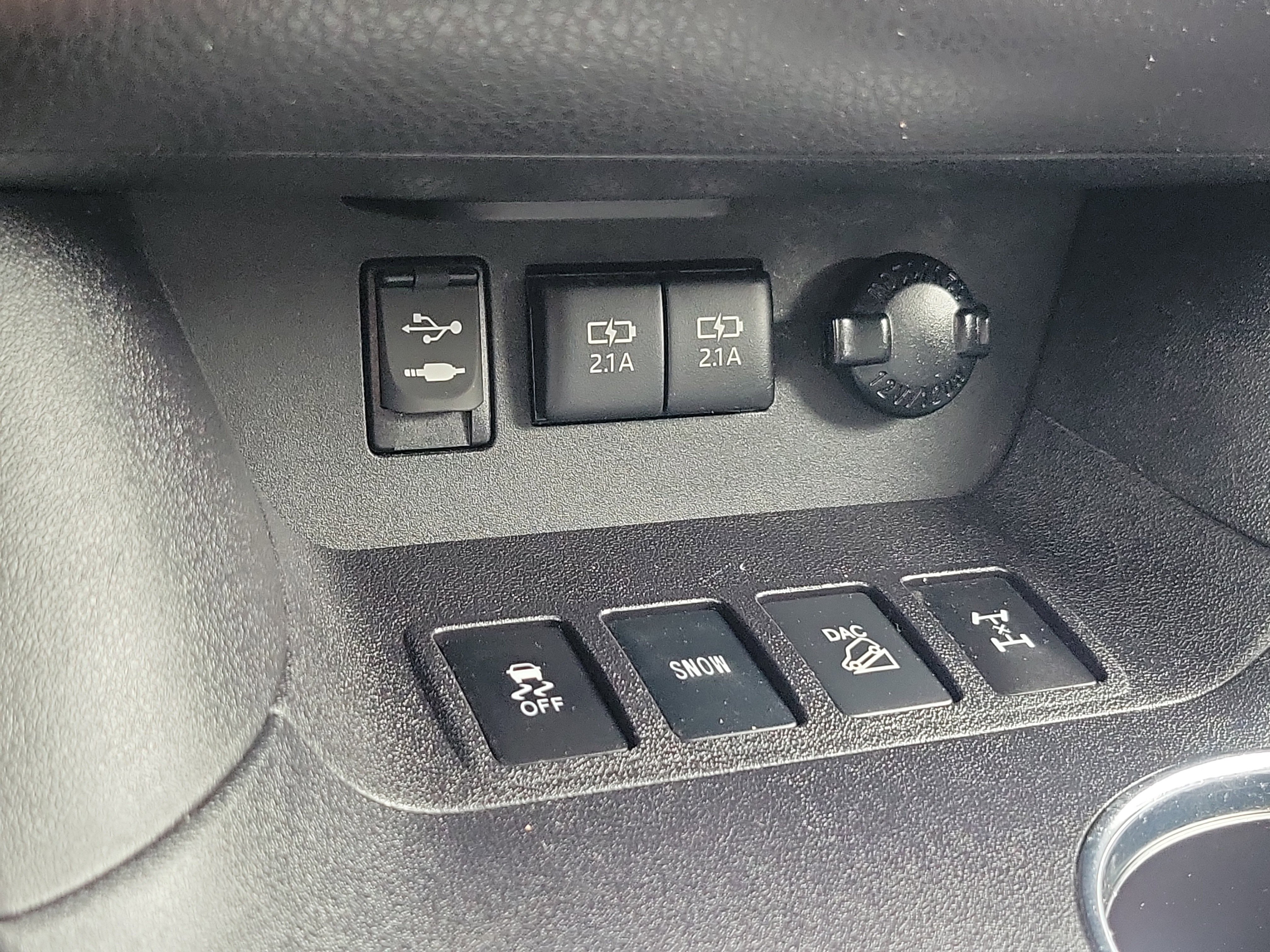 Certified 2018 Toyota Highlander SE AWD/4WD image 32