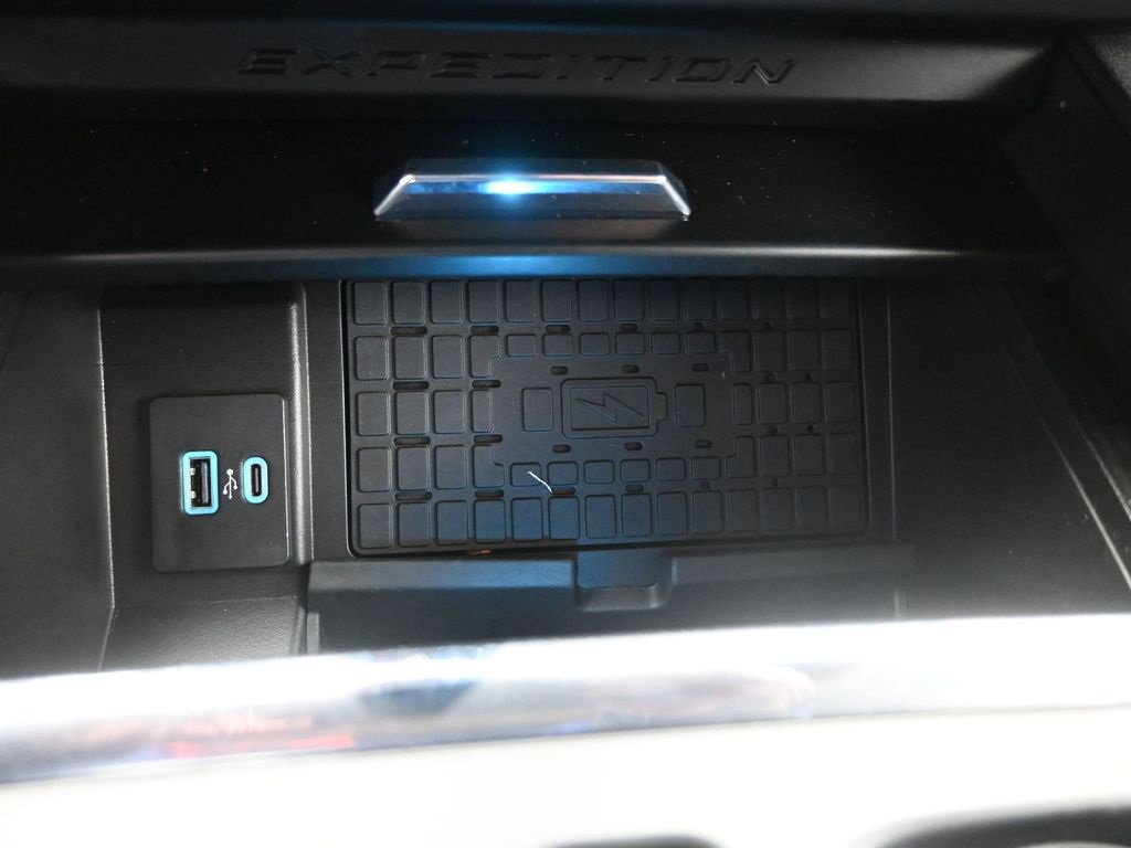 Certified 2024 Ford Expedition XLT image 29