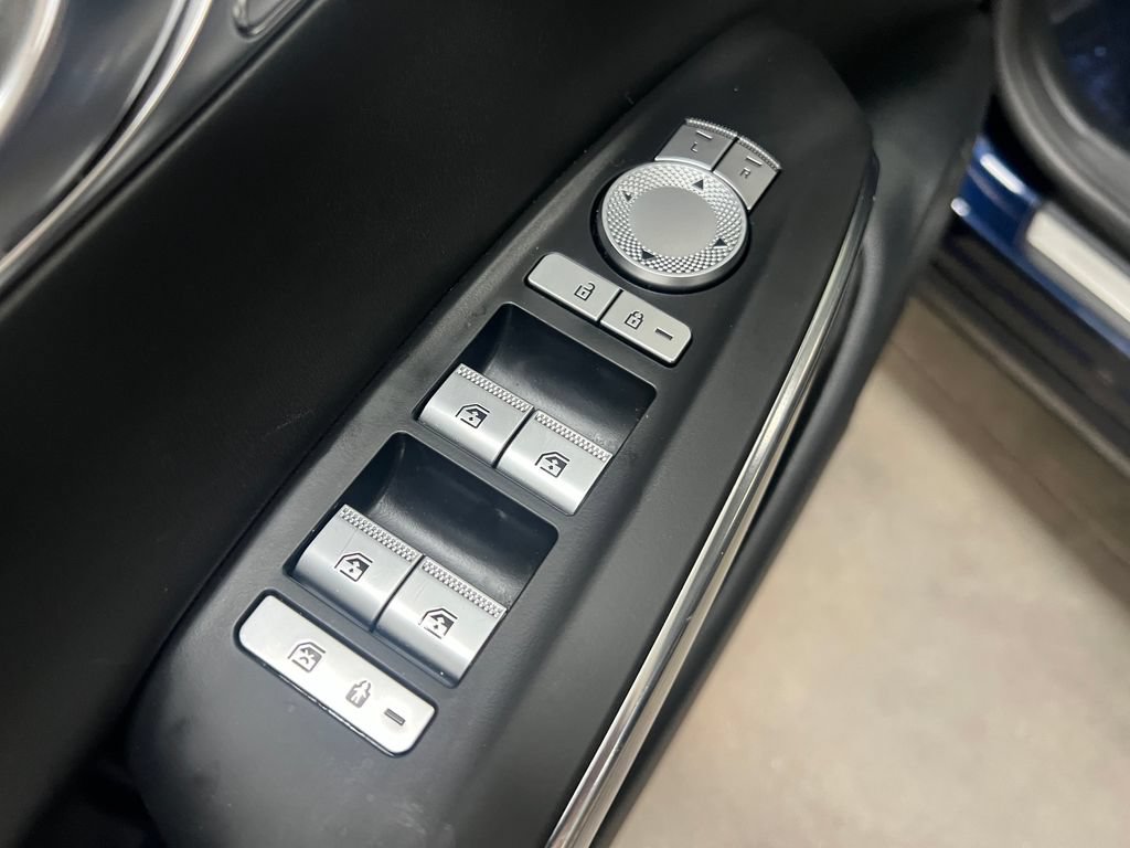 Used 2025 Genesis GV70 2.5T AWD/4WD image 13