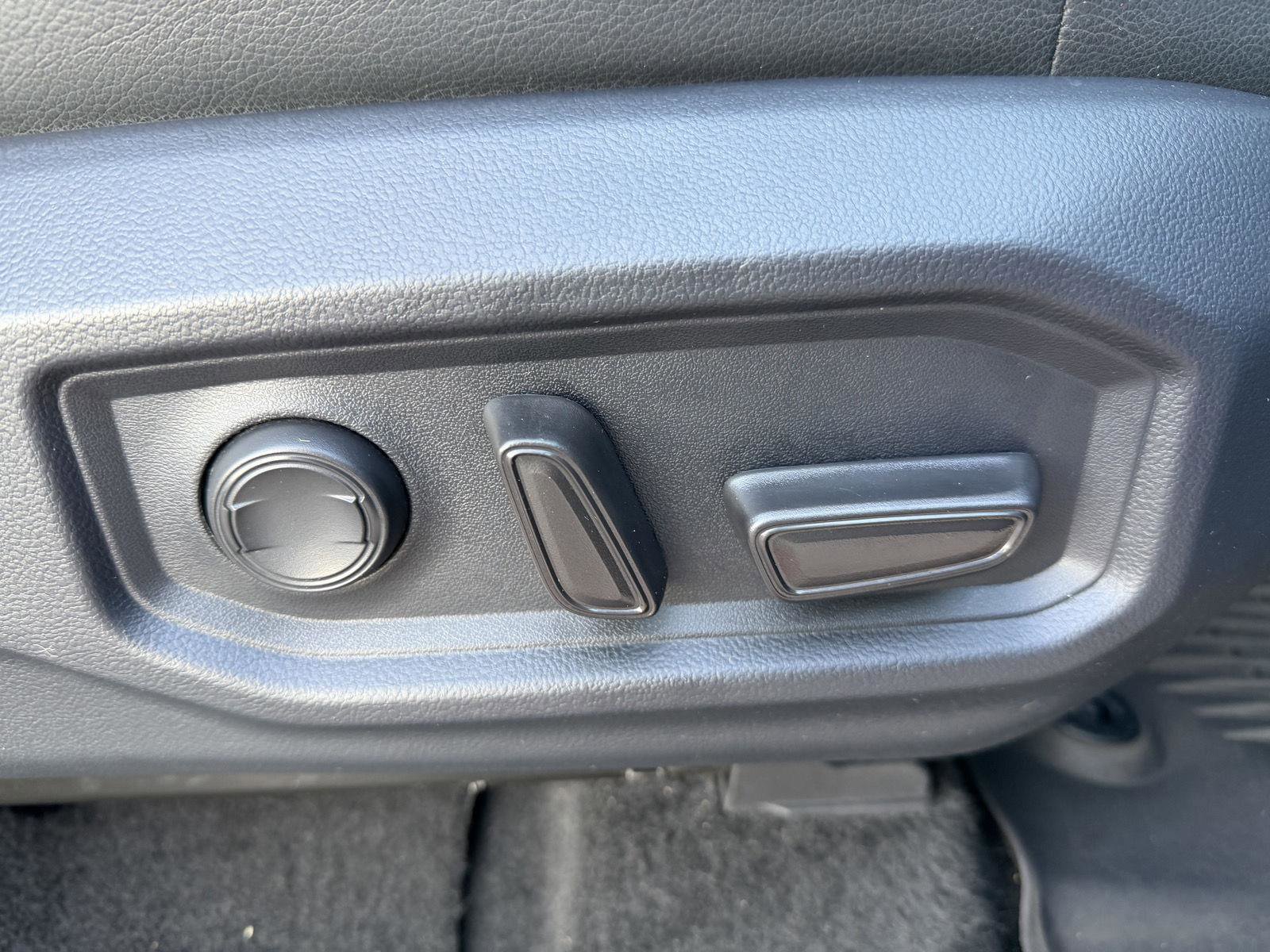 Used 2023 Toyota Tundra Limited image 32