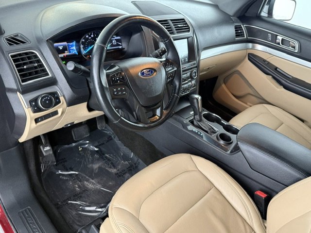 Used 2017 Ford Explorer XLT w/ Equipment Group 202A FWD image 9