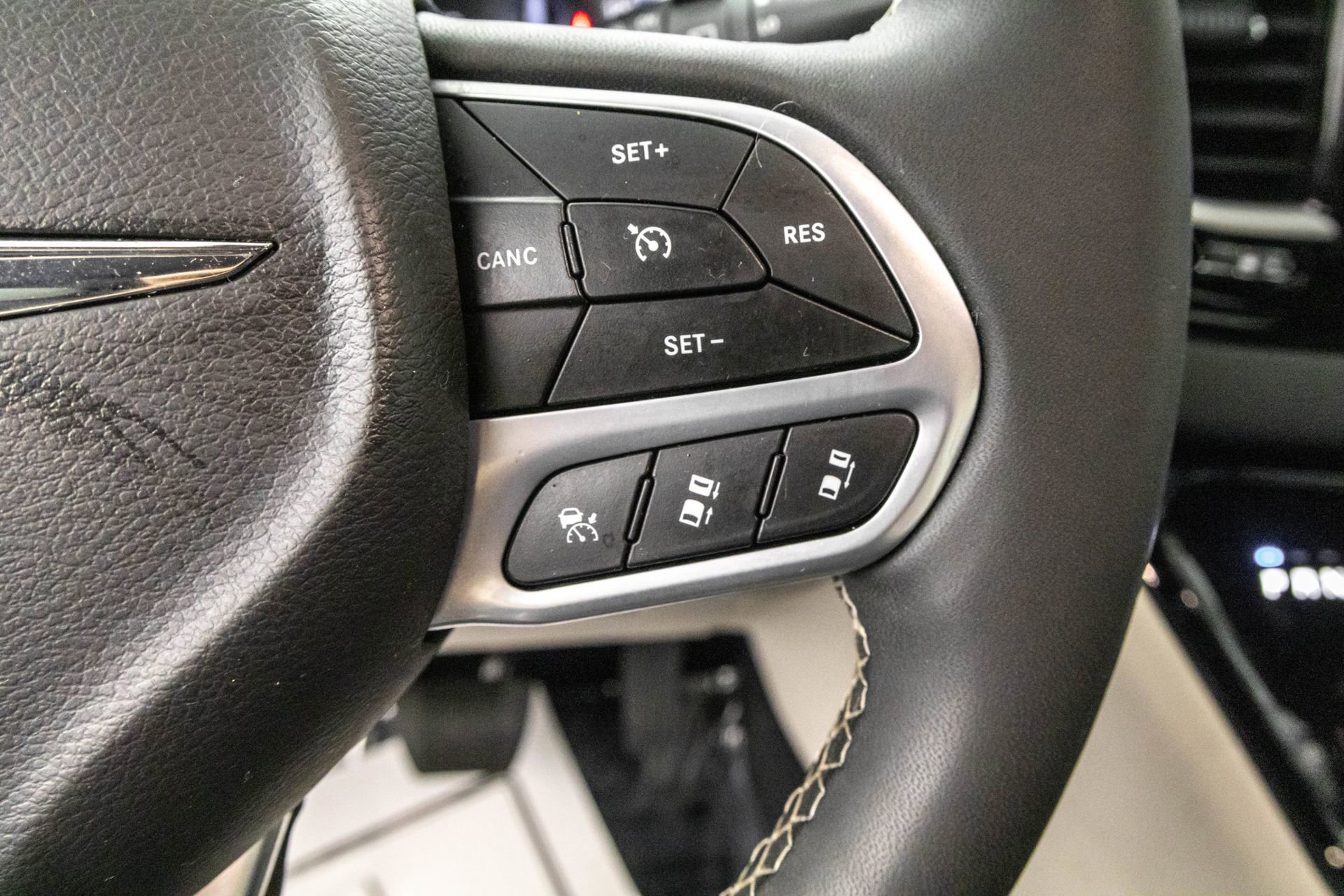 Used 2023 Chrysler Pacifica Touring-L image 22