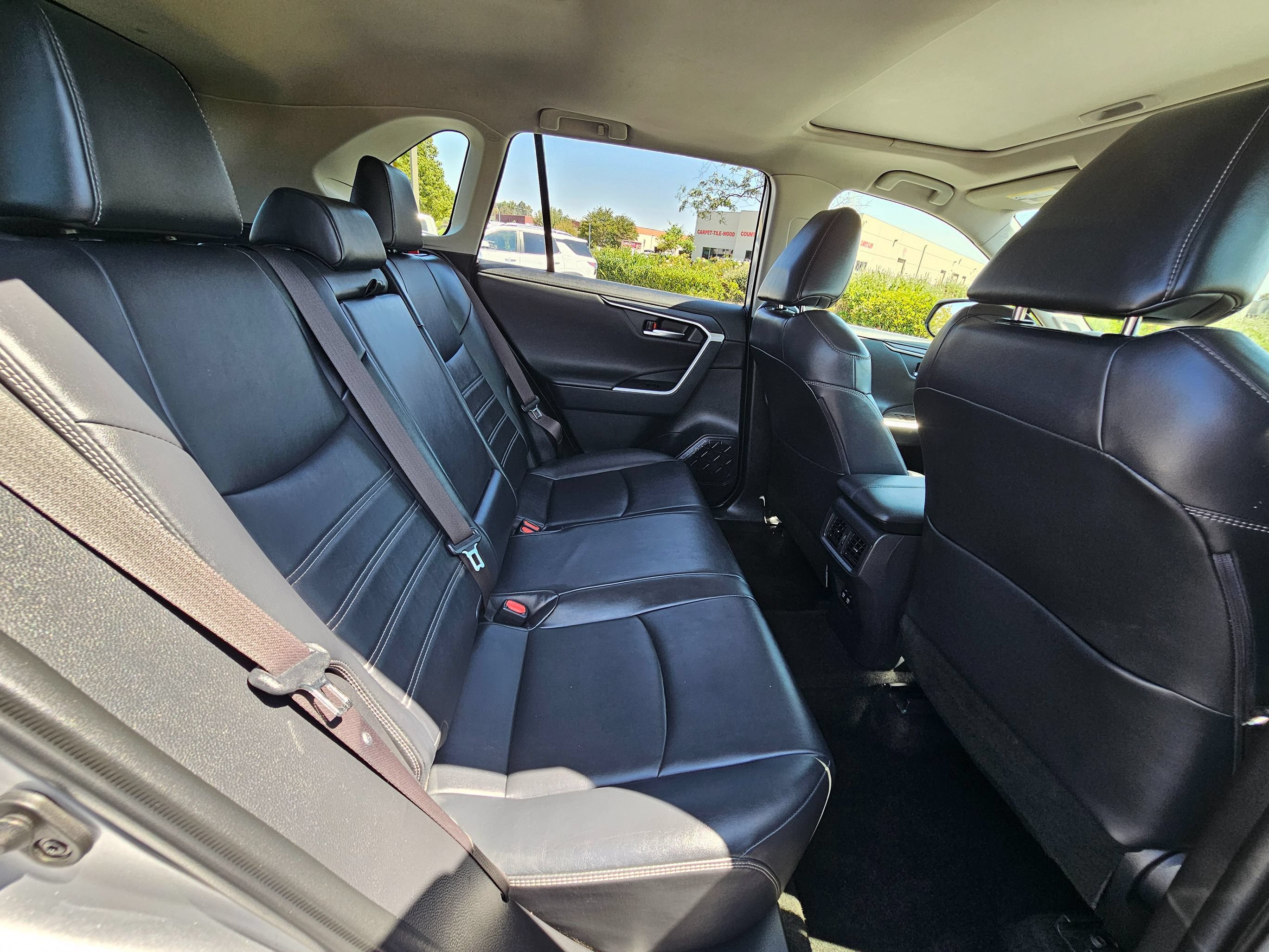 Used 2019 Toyota RAV4 Limited w/ Carpet Mat Package FWD image 31