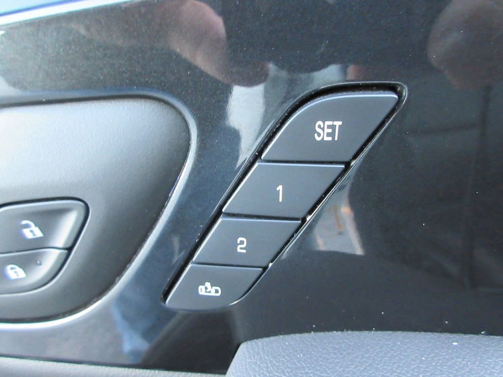 Certified 2022 Chevrolet Blazer RS w/ Enhanced Convenience Package AWD/4WD image 25