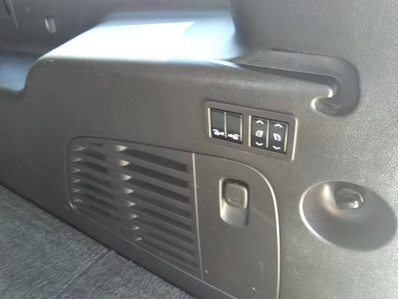 Used 2018 Chevrolet Suburban Premier image 9