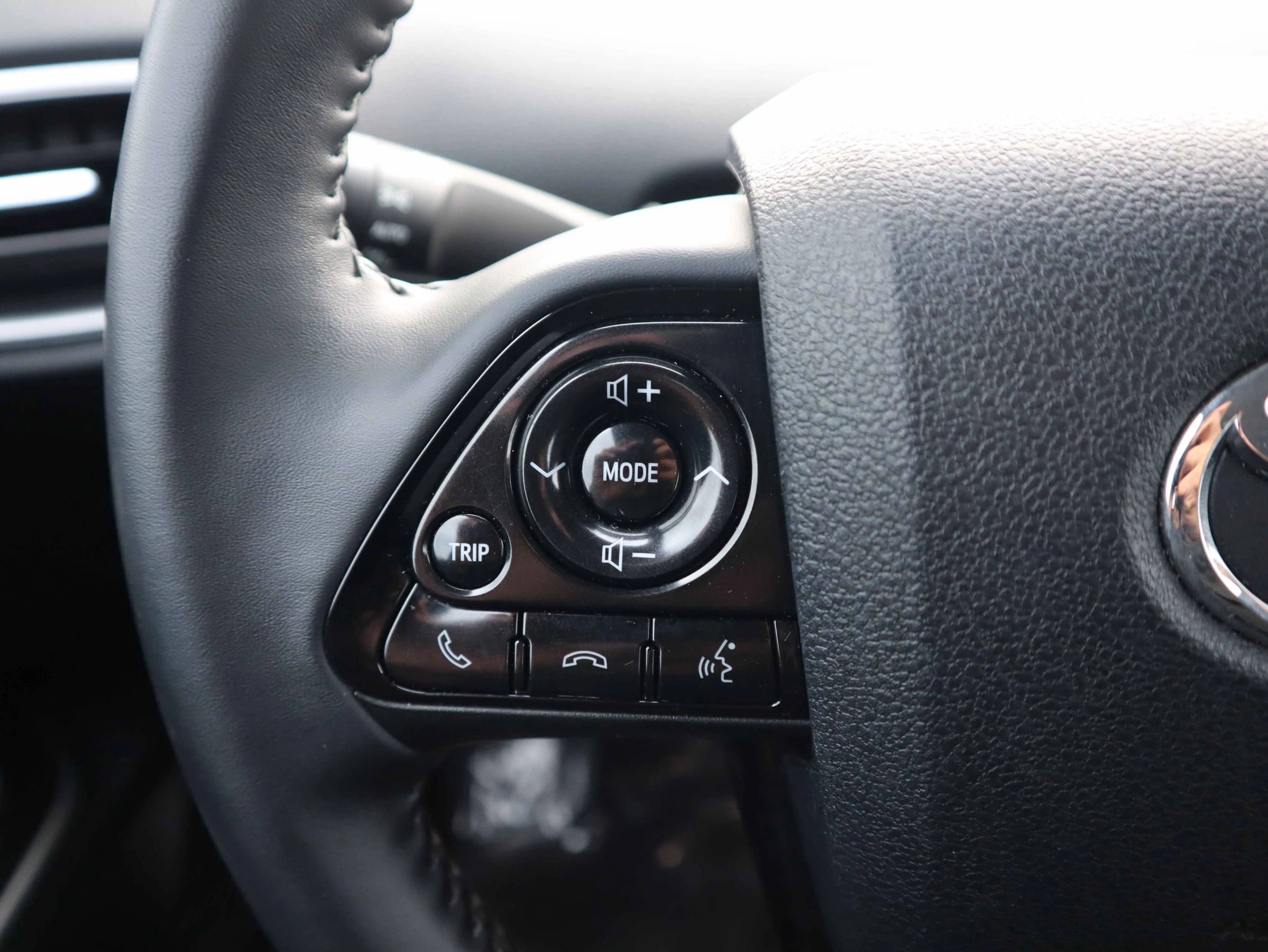 Used 2020 Toyota Prius Prime XLE image 15