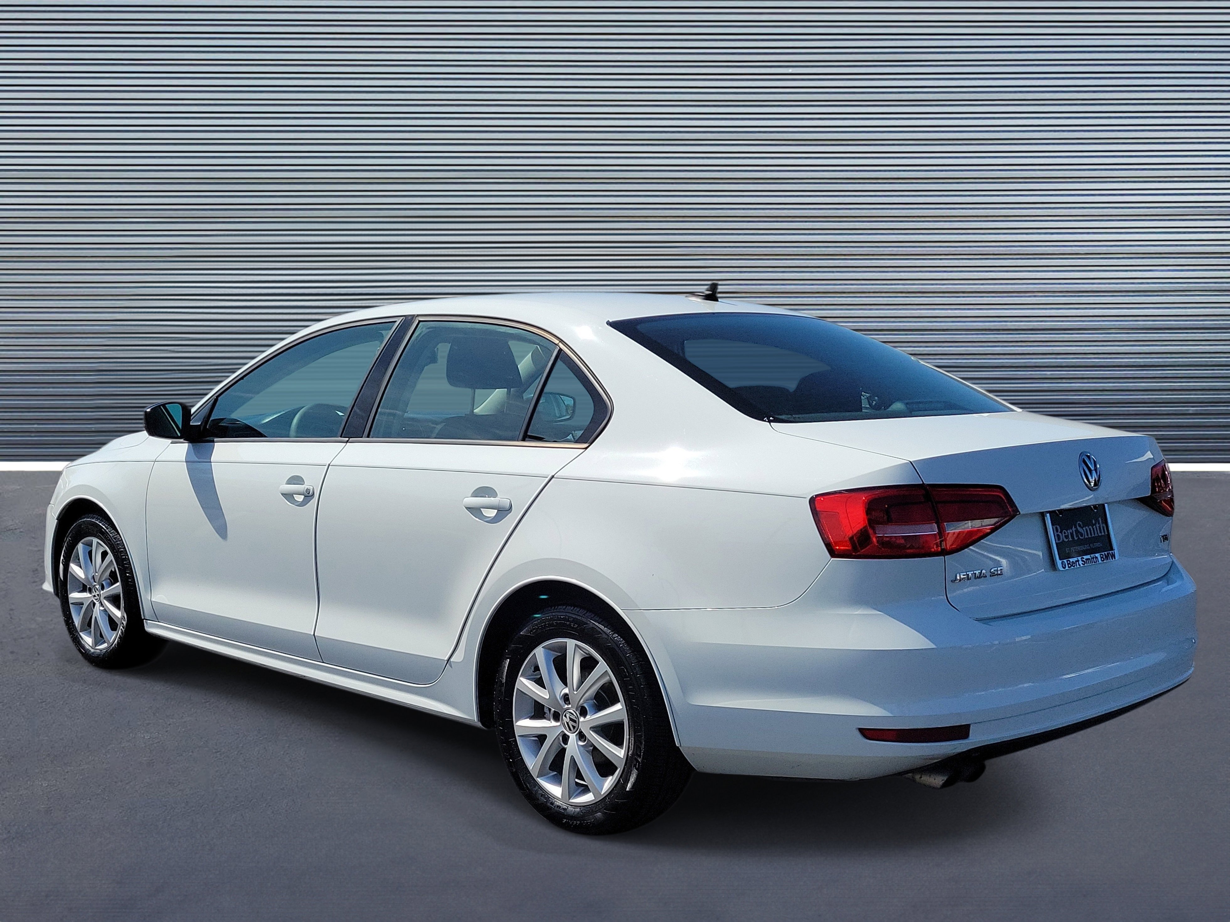 Used 2015 Volkswagen Jetta SE FWD image 4