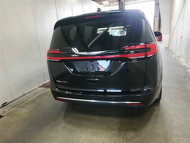 Used 2026 Chrysler Pacifica Select FWD image 5