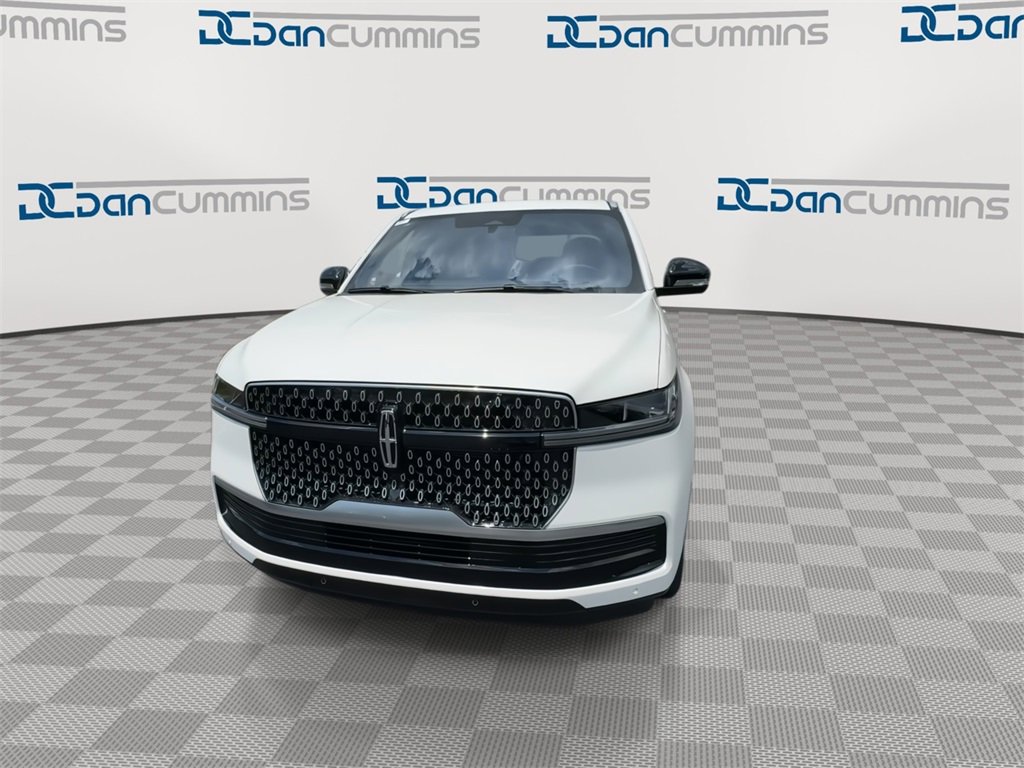 New 2025 Lincoln Navigator Reserve image 3