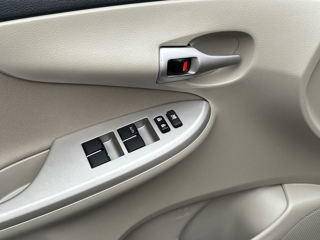 Used 2013 Toyota Corolla LE image 15