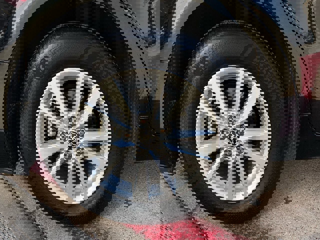 Used 2025 Toyota Camry LE image 9