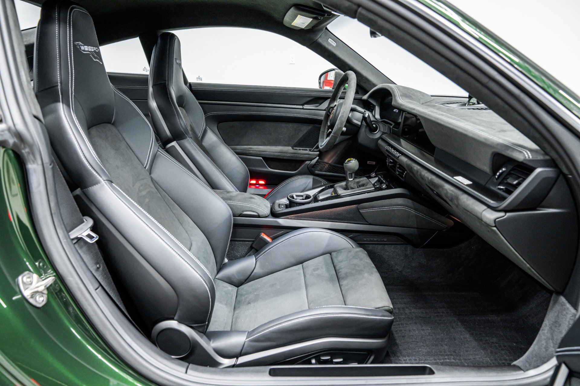 Used 2025 Porsche 911 GT3 RWD image 32