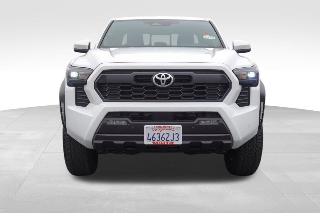 Certified 2025 Toyota Tacoma TRD Off-Road image 9