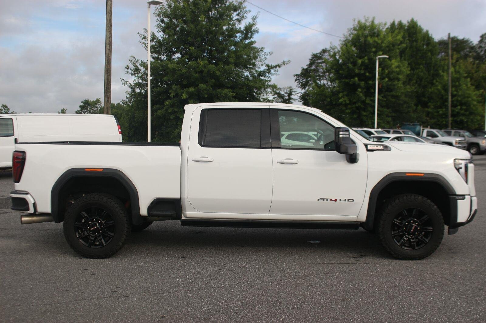 Used 2024 GMC Sierra 3500 AT4 w/ AT4 Premium Plus Package AWD/4WD image 8