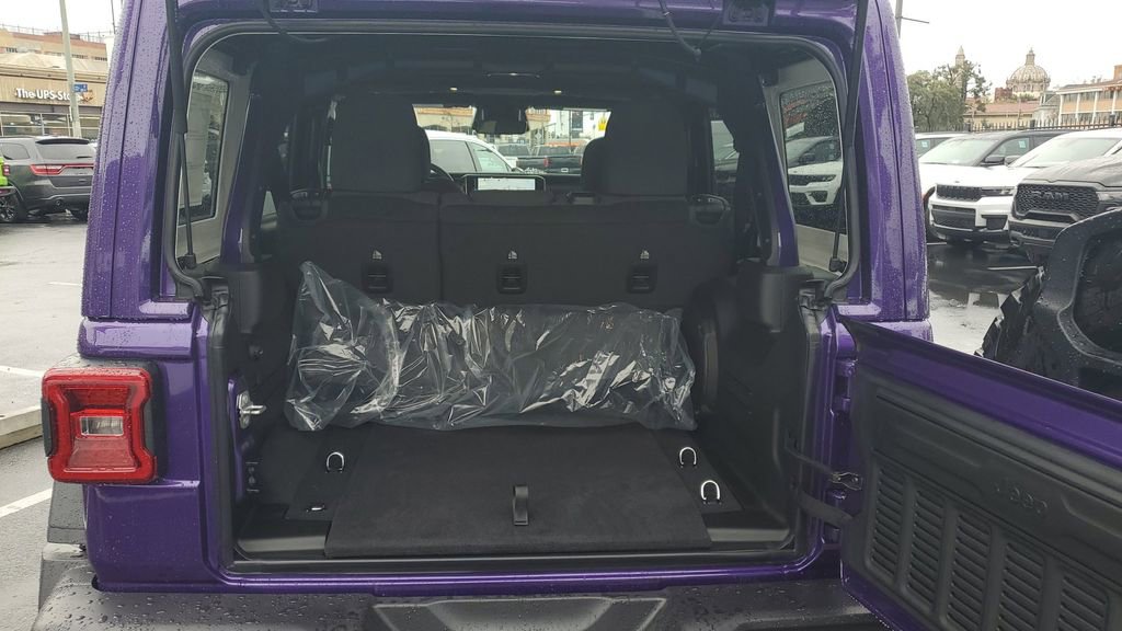 New 2026 Jeep Wrangler Unlimited Rubicon w/ Technology Group image 10