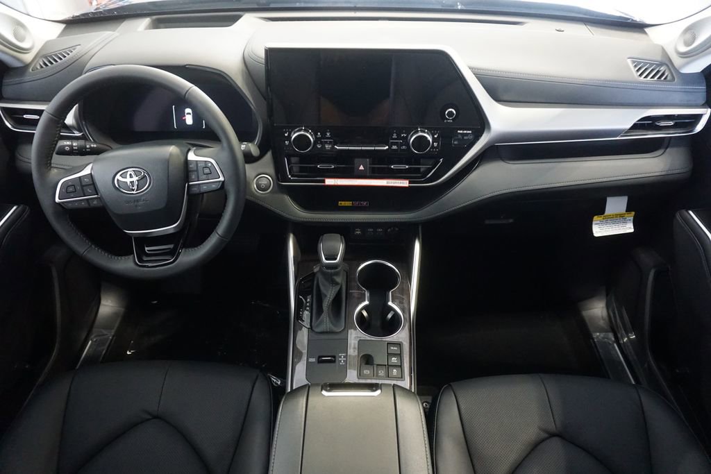 New 2026 Toyota Highlander Platinum image 31