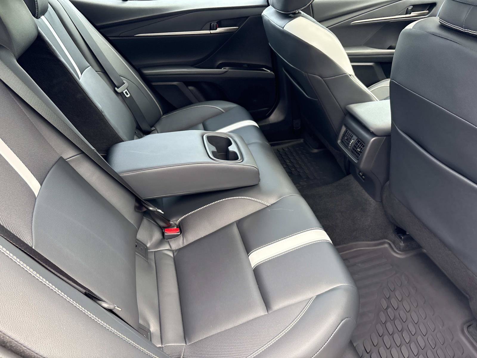 Used 2026 Toyota Camry SE FWD image 33