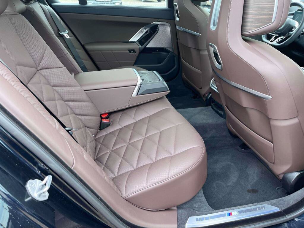 Used 2025 BMW 740i xDrive w/ Premium Package AWD/4WD image 20