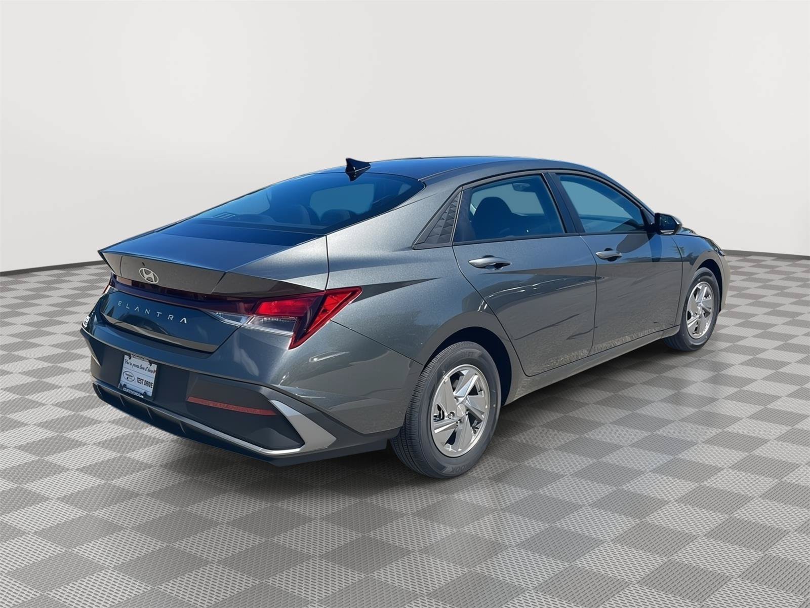 Used 2026 Hyundai Elantra SE FWD image 6