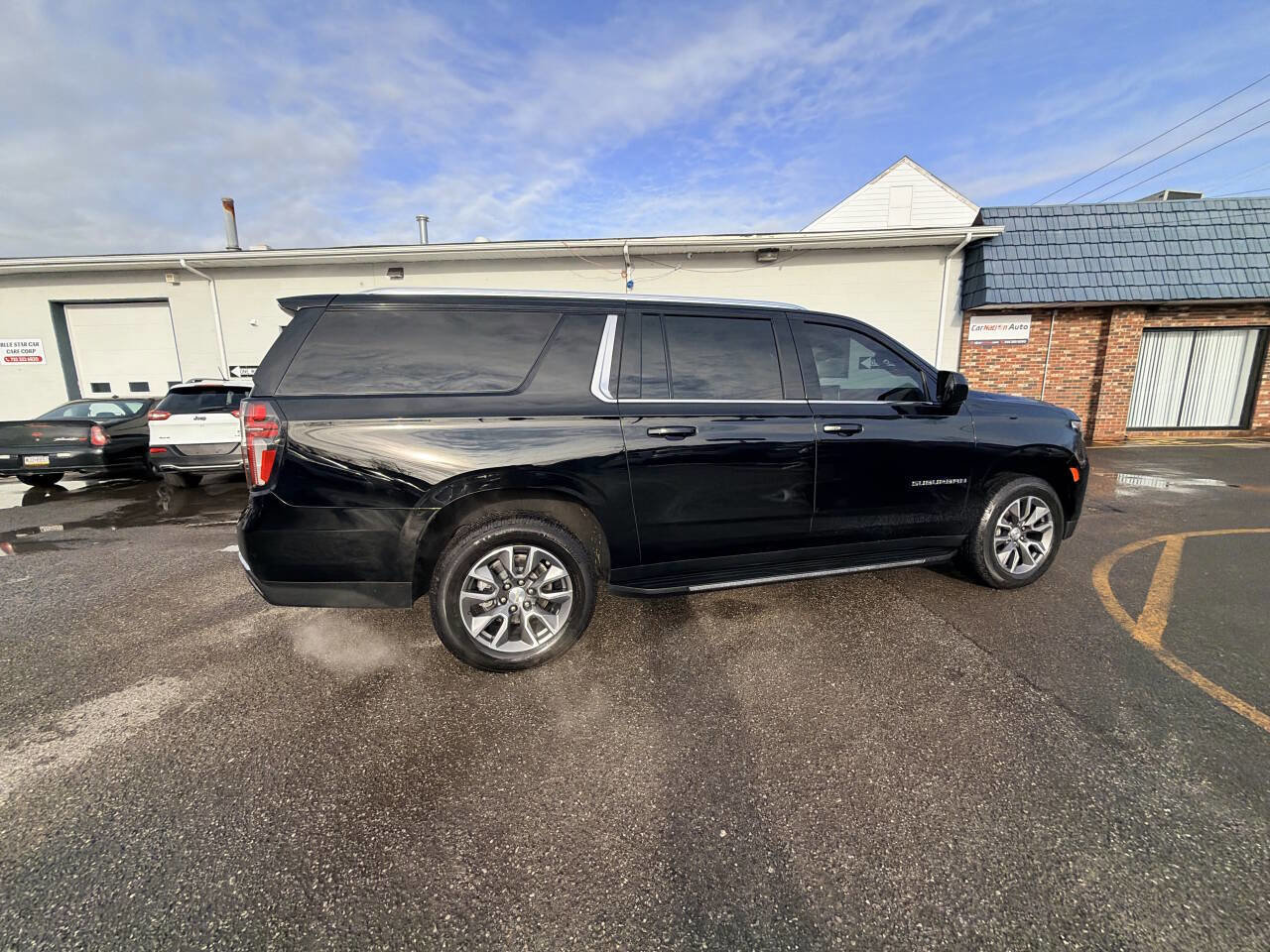 Used 2022 Chevrolet Suburban LT image 19