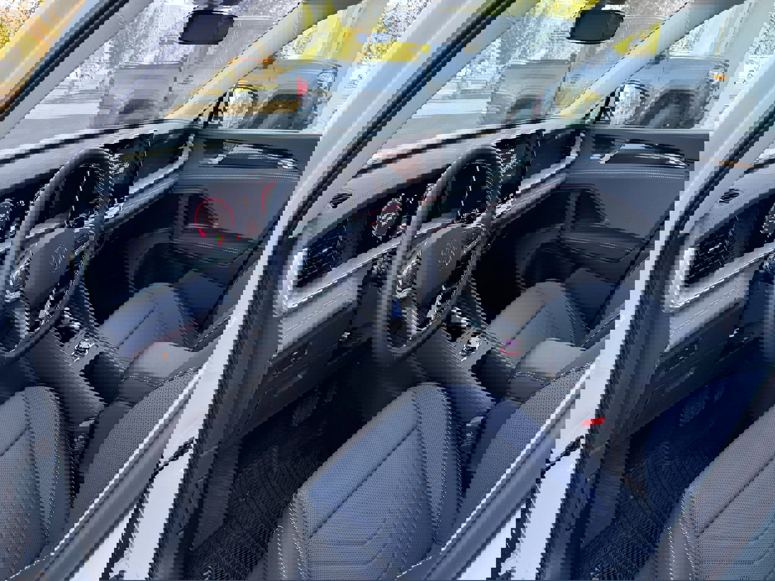 New 2025 Volkswagen Tiguan SE image 10