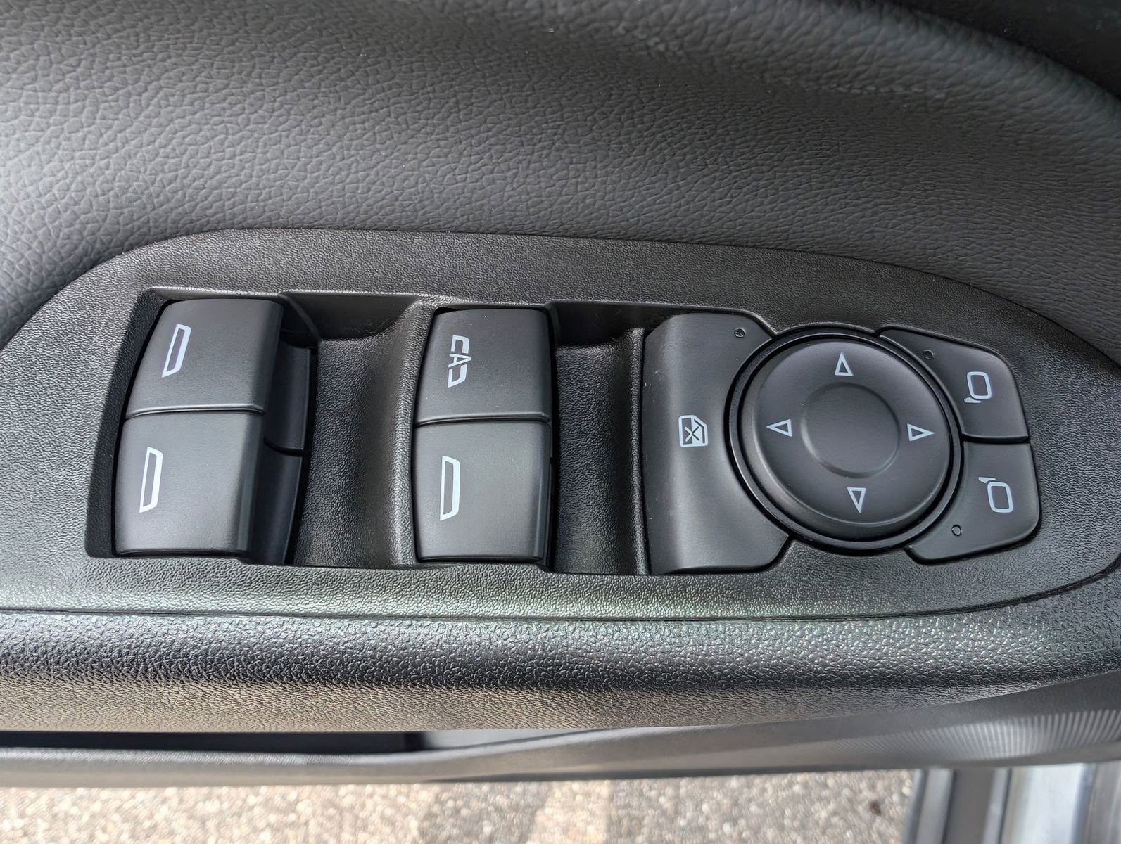 Used 2024 Chevrolet Equinox LT image 9