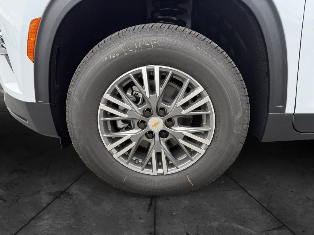 New 2027 Chevrolet Traverse LT w/ Driver Confidence Package FWD image 14