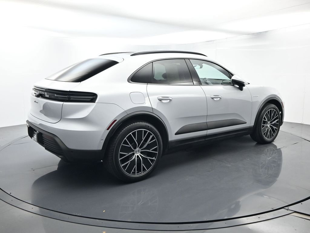 Certified 2025 Porsche Macan Electric image 15