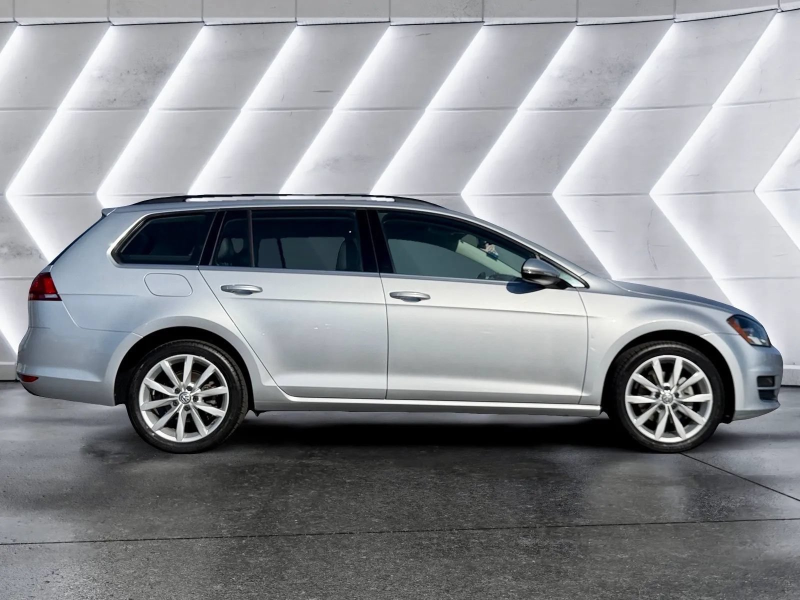 Used 2017 Volkswagen Golf SE FWD image 4