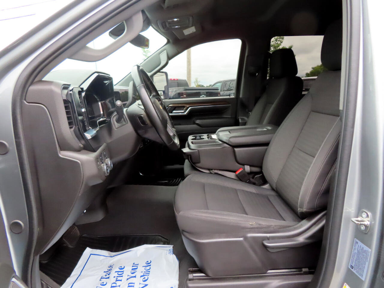 Used 2024 Chevrolet Silverado 2500 LT image 27