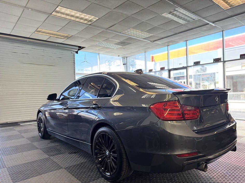 Used 2014 BMW 335i Sedan w/ Technology Package RWD image 15