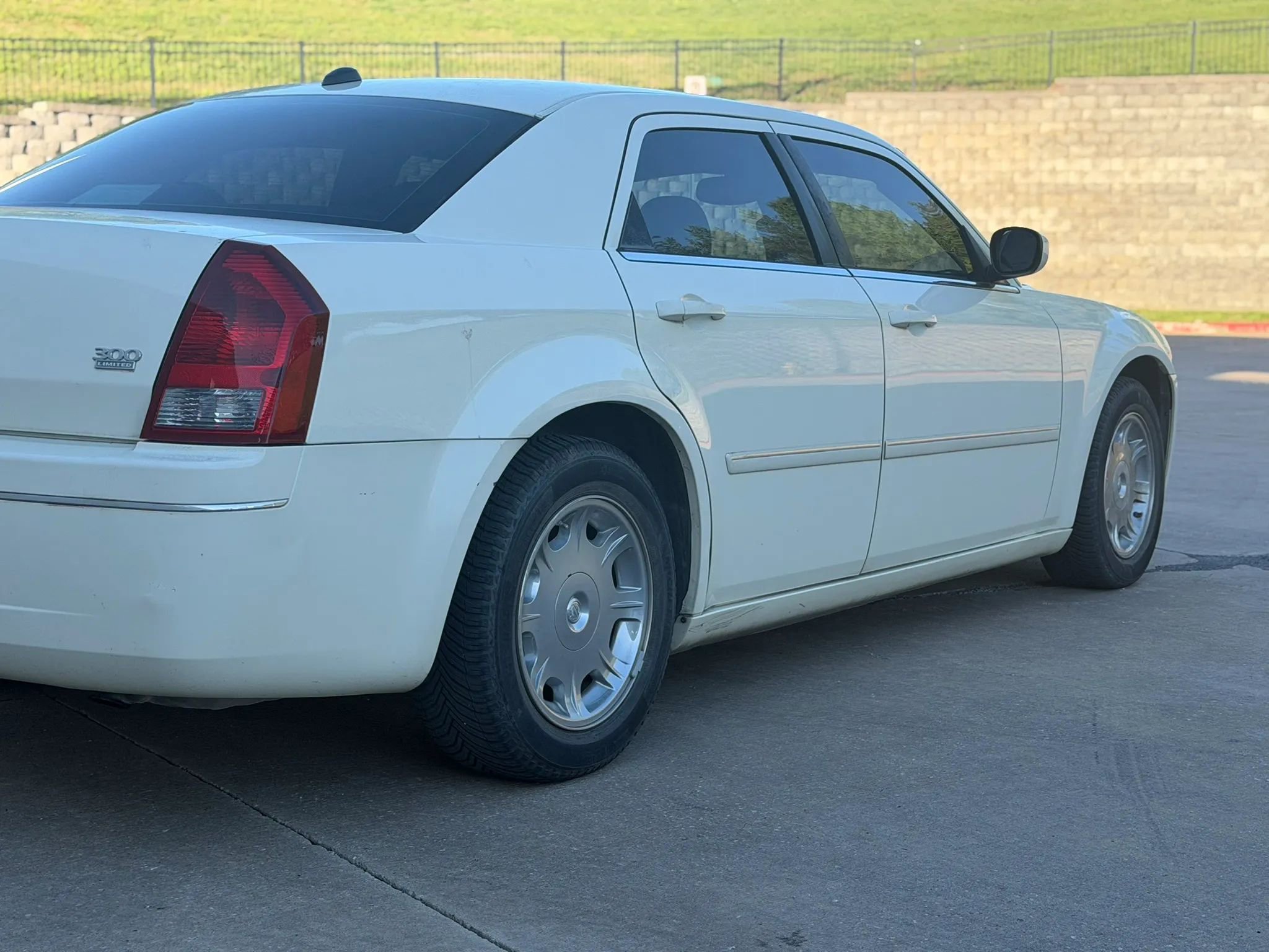 Used 2006 Chrysler 300 Touring RWD image 7