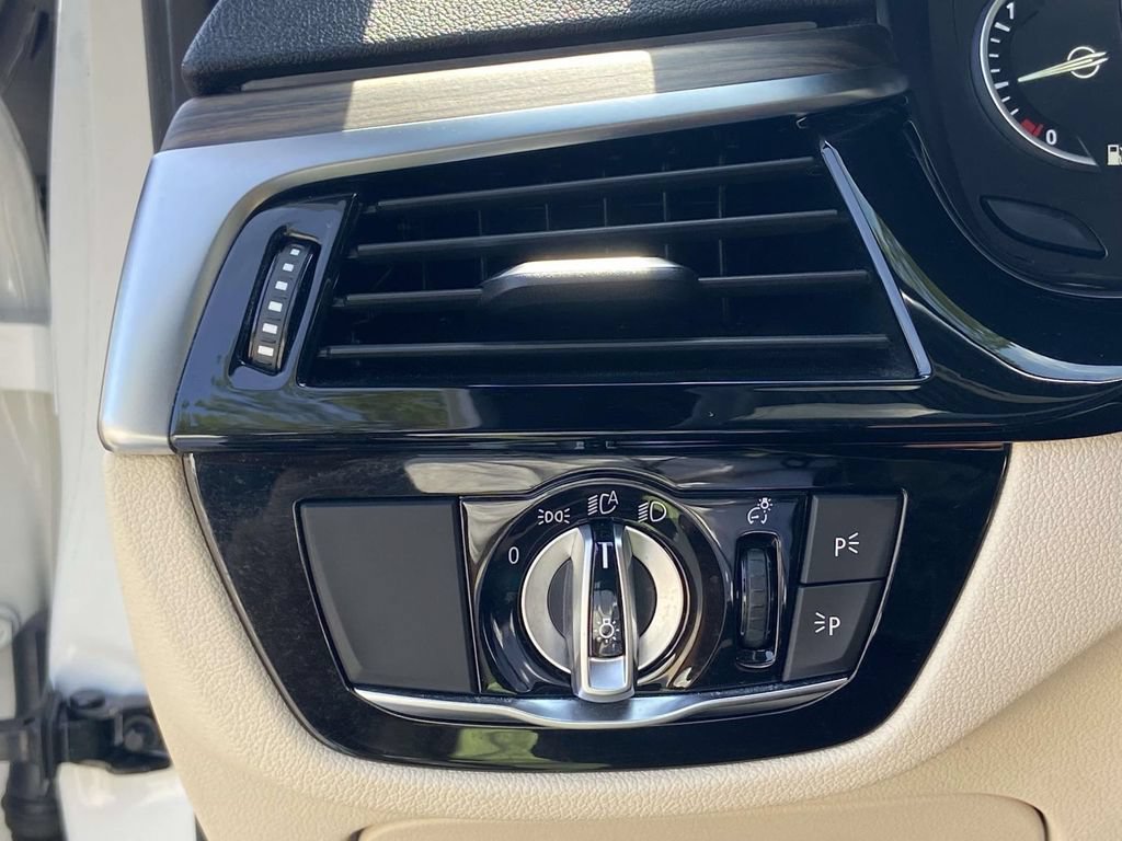 Used 2019 BMW 540i w/ Convenience Package RWD image 28