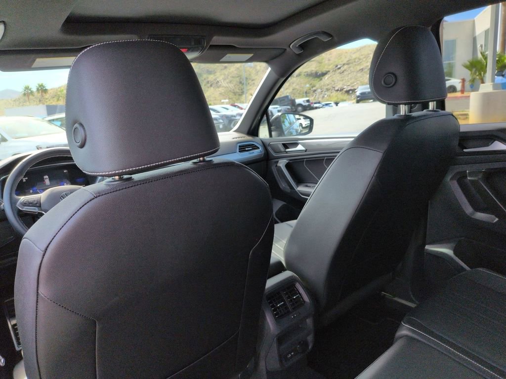 Used 2023 Volkswagen Tiguan SE R-Line image 17