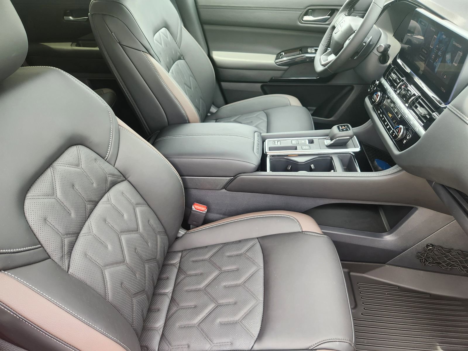 New 2026 Nissan Pathfinder Platinum FWD image 13