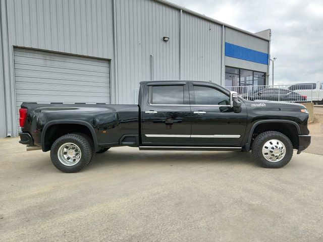 Used 2024 Chevrolet Silverado 3500 High Country w/ Technology Package AWD/4WD image 8